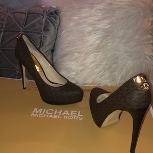 Size 10 MK logo pumps. Michael Kors shoes.